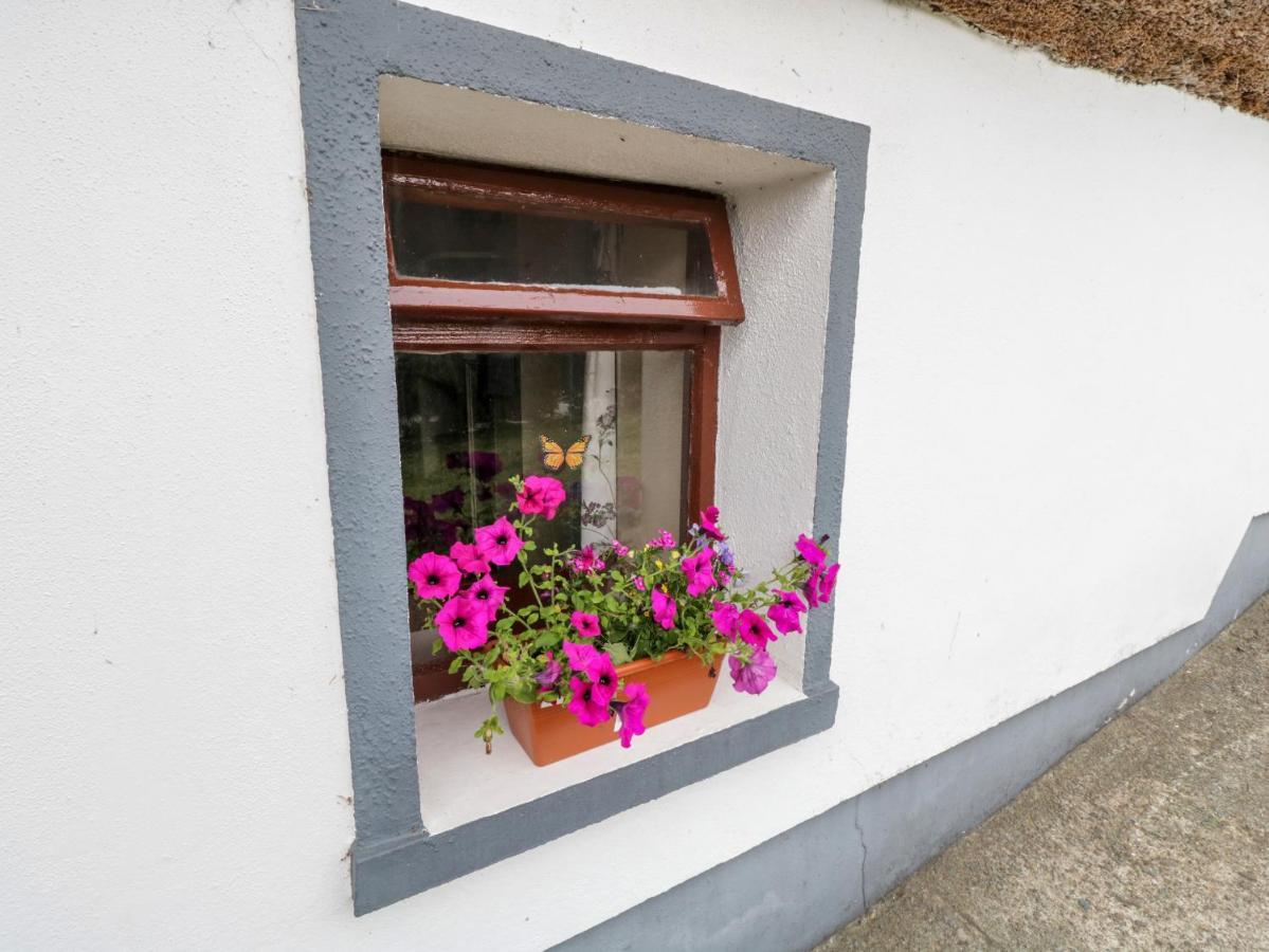 The Thatched Cottage Liscarney Bagian luar foto